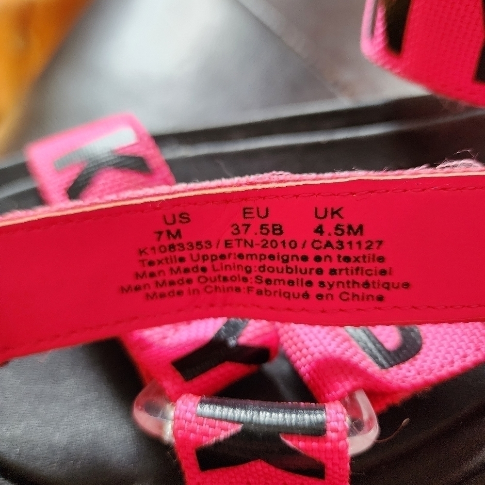 DKNY Logo Ayli Women's Platform Strappy Sandals Size 7 Hot Pink/Black - Picture 5 of 5